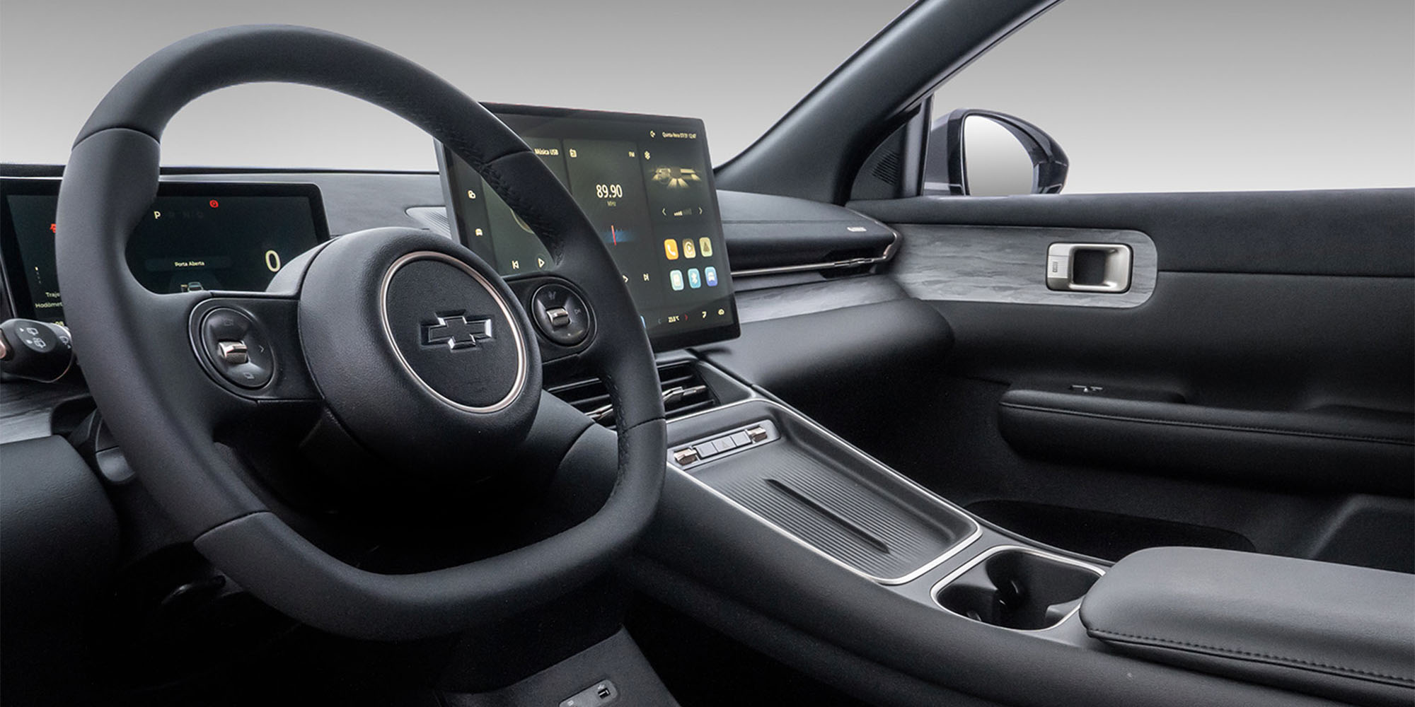 Interior Chevrolet Captiva EV volante, pantalla digital y guantera