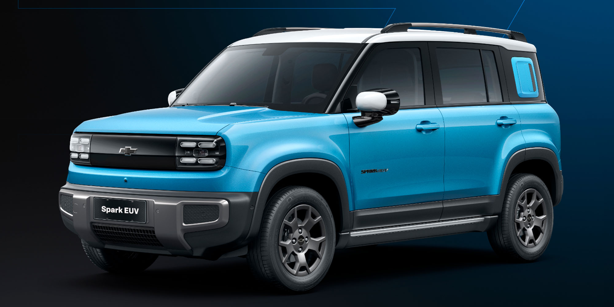 Chevrolet Spark EV color azul vista lateral en fondo oscuro